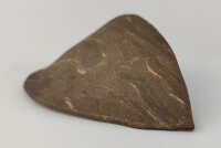 Gro&szlig;es Blatt aus Ton als Versteck im Aquarium